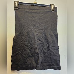 Unknown maker black biker short shapewear Size L